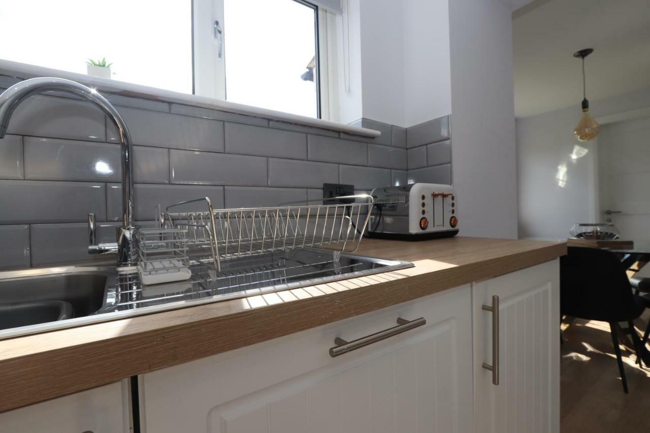 Dunfermline - Luxury 3 Bedroom 2 Bathroom Detached House With Garden エクステリア 写真